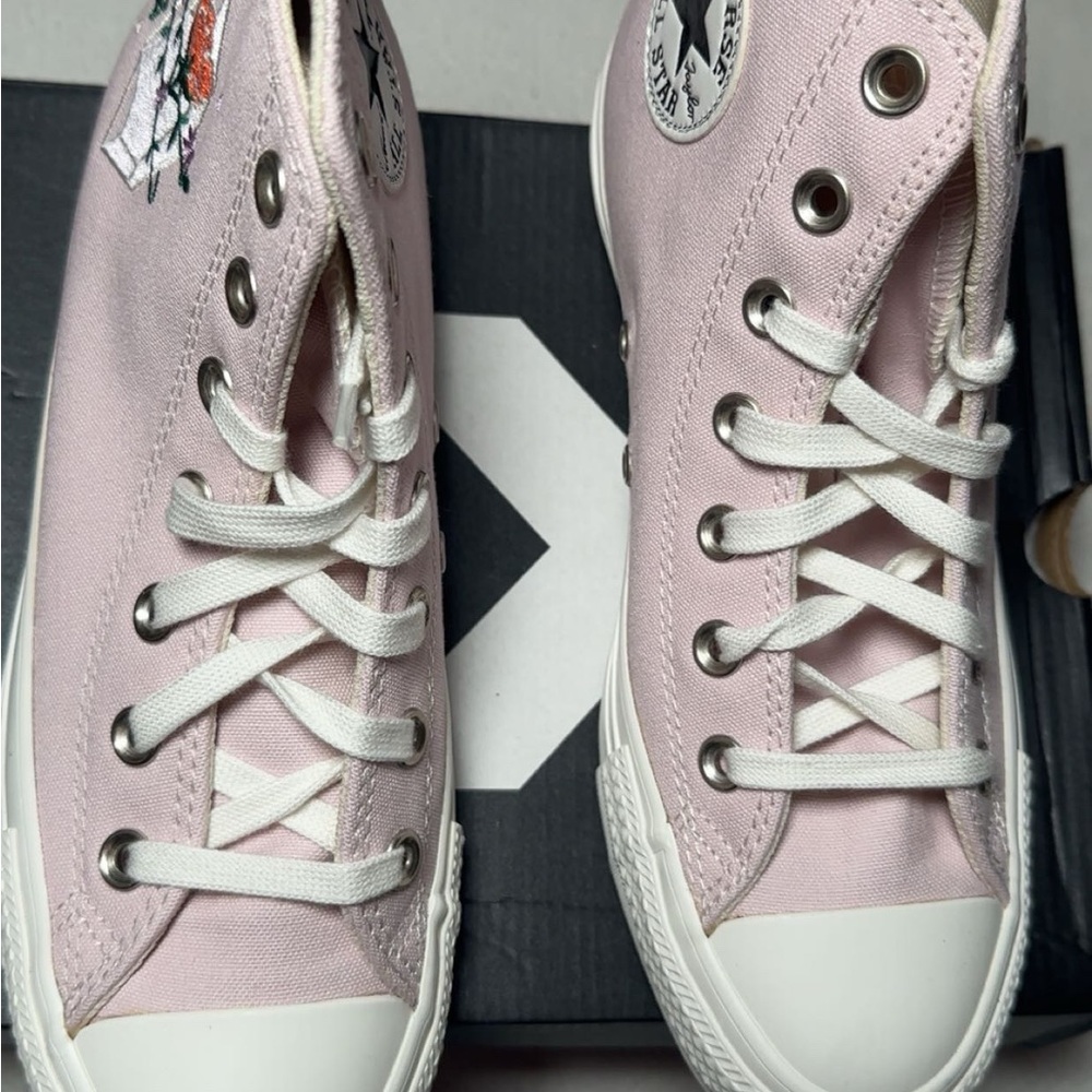 Converse Women's Light Pink Canvas Sneakers
